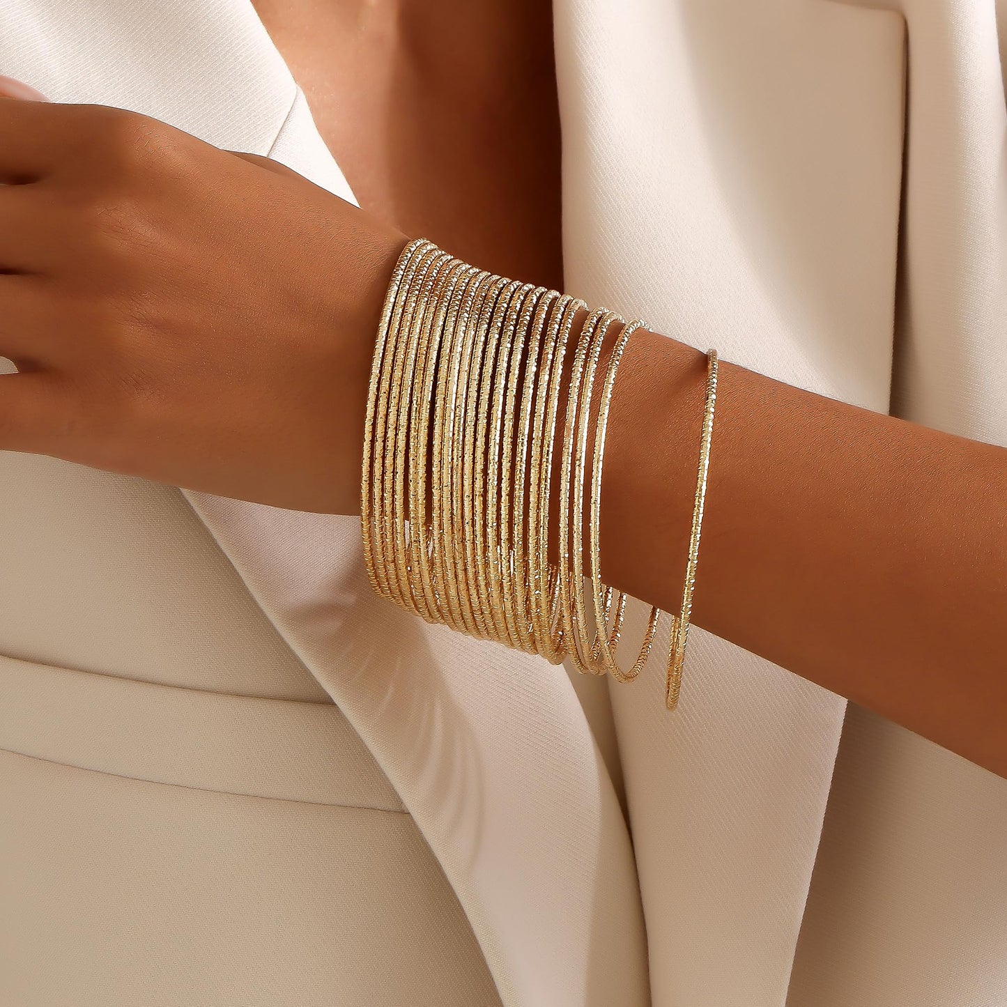 AYWFCBF Gold Bangle Bracelets for Women, 17 Pcs Boho Stackable Indian Bangles Multi Layer Textured Chunky Bracelets Jewelry Set for Women