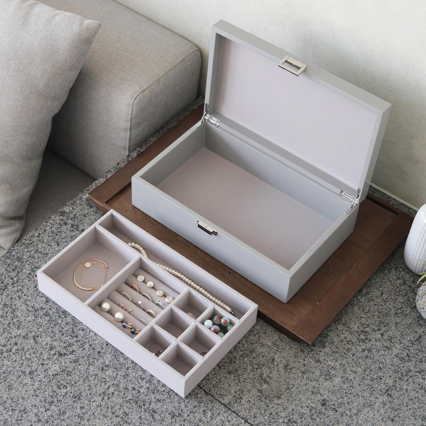 MADDesign Mother of Pearl Jewelry Organizer Box Handmade Lacquered Flower Petals Pattern (Gray)