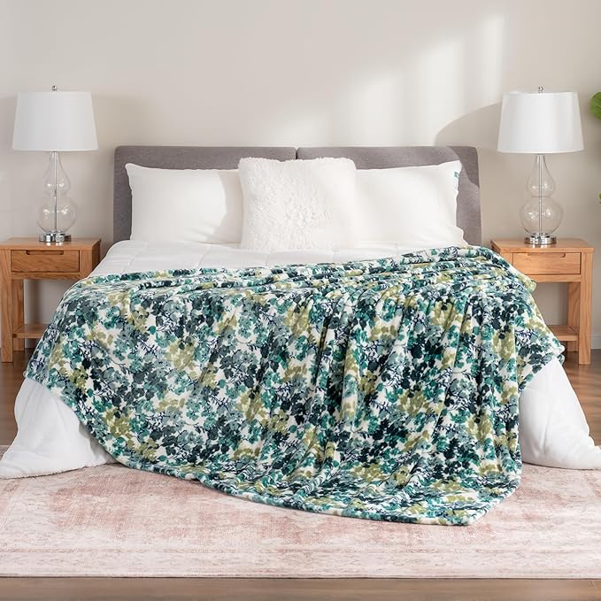 Berkshire Blanket-Classic Heavyweight Soft Printed VelvetLoft® Plush Blanket, Full/Queen Size Soft Fuzzy Warm Blanket for Couch Sofa Bed, Floral Green, 90in x 90in