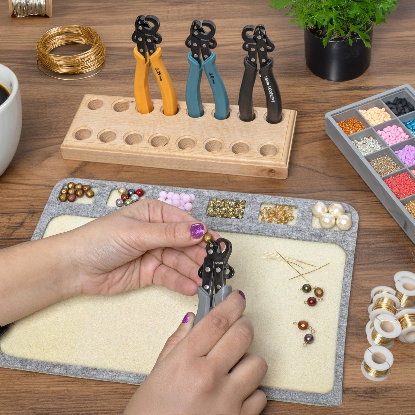 The Beadsmith Original One Step Looper – Create and Trim Consistent 1.5 mm Loops for Jewelry Making, Use With 24-18g Craft Wire (Patented)