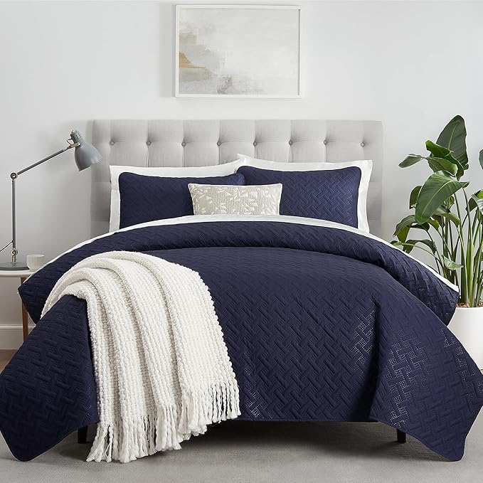 Serta ComfortSure Soft 3-Piece Full/Queen Quilt Bedding Set, Includes Bedspread/Coverlet and Pillow Shams, Bedding for All Seasons, Machine Washable, Navy