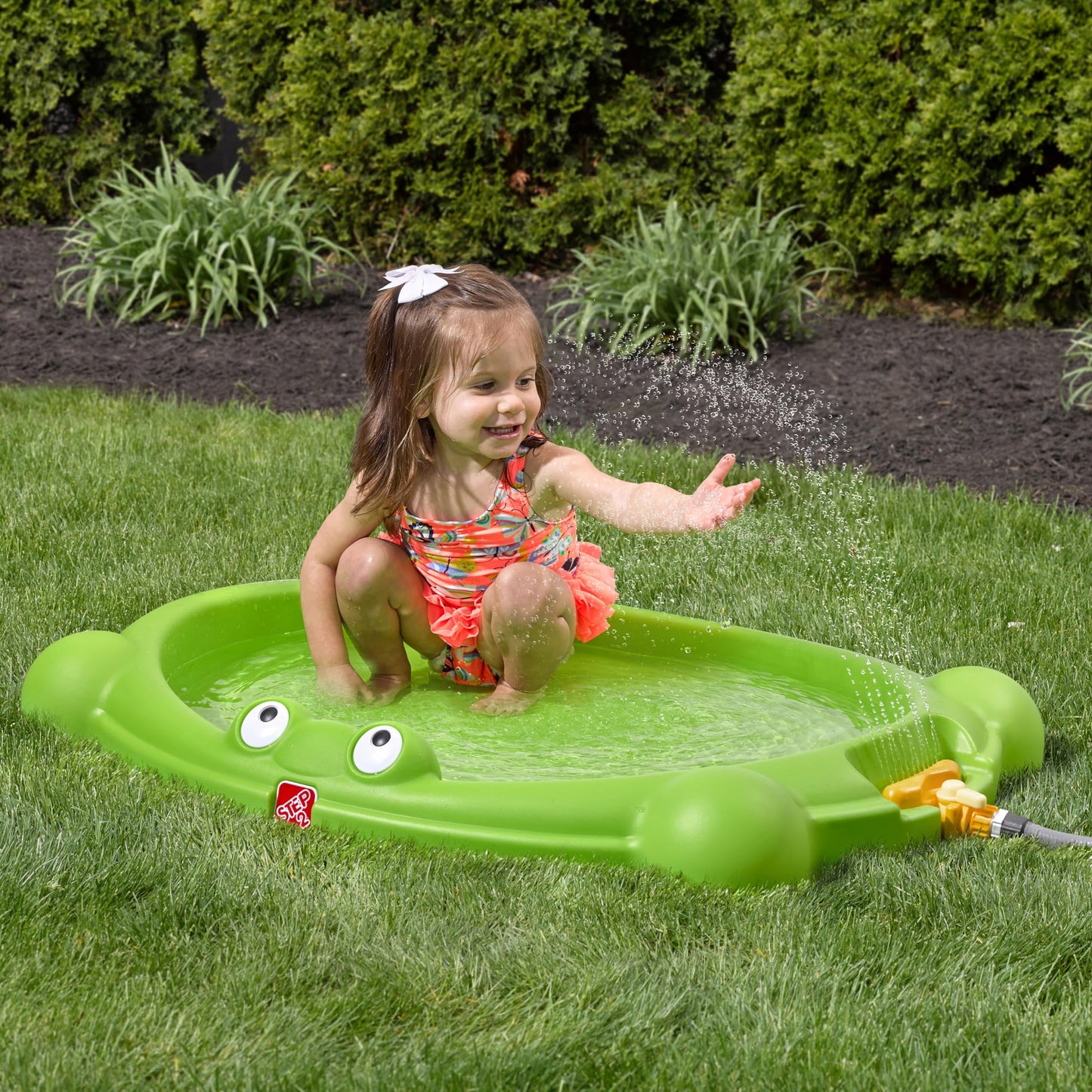Step2 Water Bug Splash Pad, Kids Water Table & Sand Activity Sensory Playset, Sprinkler & Pool, Summer Outdoor Toys, for Toddlers 1.5+ Years Old