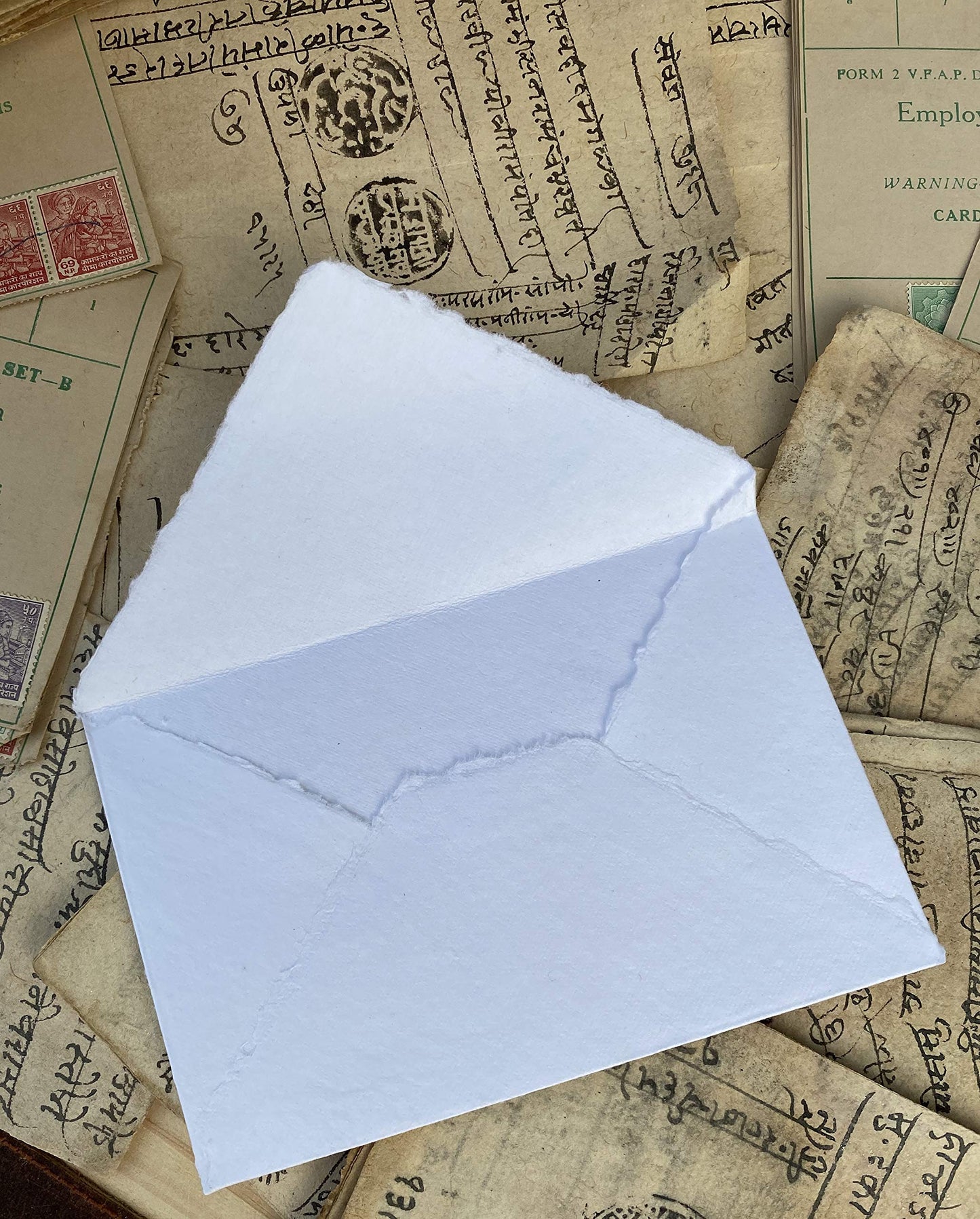 Wanderings Handmade White Deckle Edge Envelope - Medium Size 5.25" x 7.25" Package of 25 - for Save the Dates, Wedding Invitations, Calligraphy, Letterpress - 150 GSM