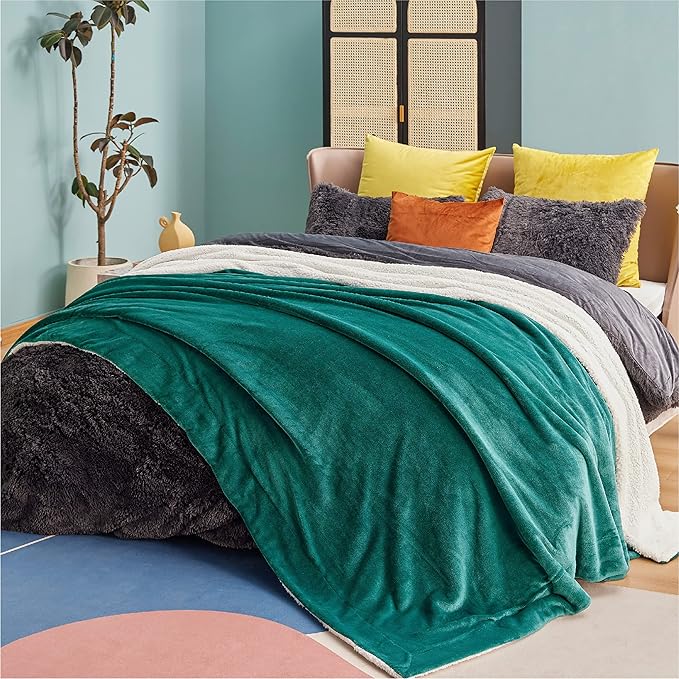 Bedsure Sherpa Fleece Blankets King Size for Bed - Thick and Warm, Soft Fuzzy Plush King Blanket for Winter, Forest Green, 108x90 Inches