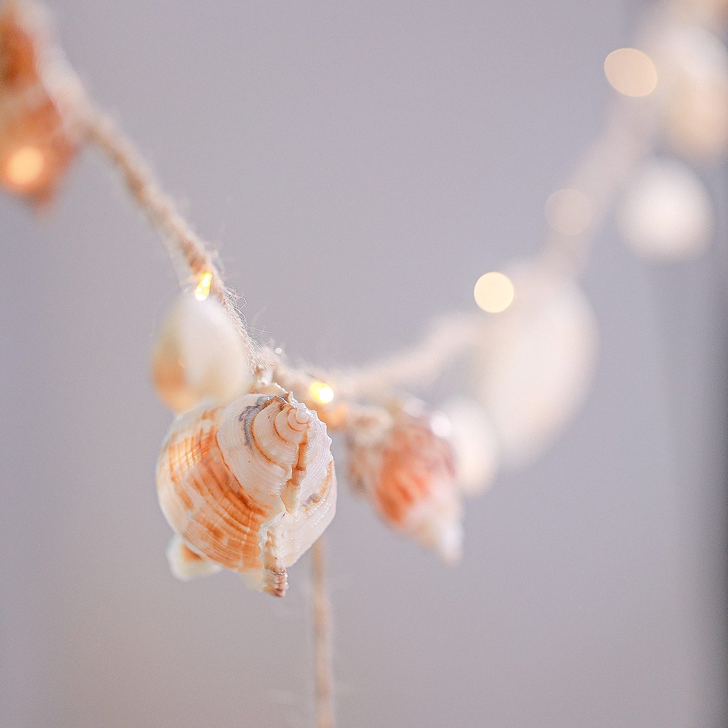 MIYA LIFE Seashell Garland Ocean Light for Beach Decor 7.2FT 39LED Battery Operated Coastal Garland Magic Conch Shell Beach Decorations for Home Coconut Girl Room Decor