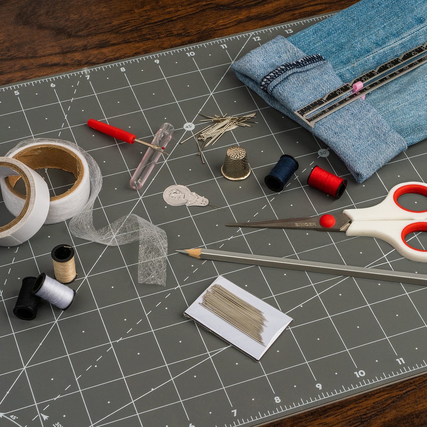 SINGER Hemming Kit with Storage Pouch – 92 piece Sew Kit with Hem Tape, Seam Ripper, Scissors, & Marking Pencil