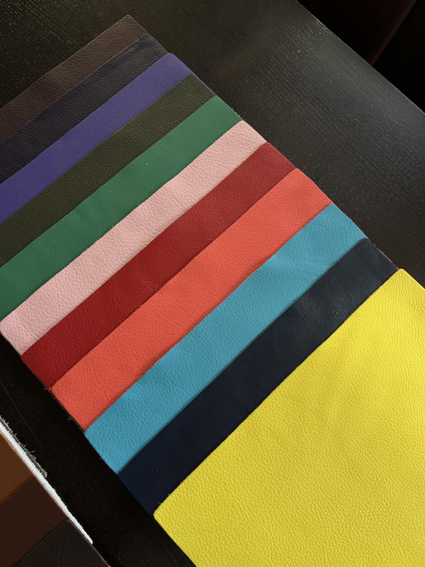 Natural Grain Cow Leather: 8.5'' x 11'' Pre Cut Leather Pieces (Kelly Green, 1 Piece)