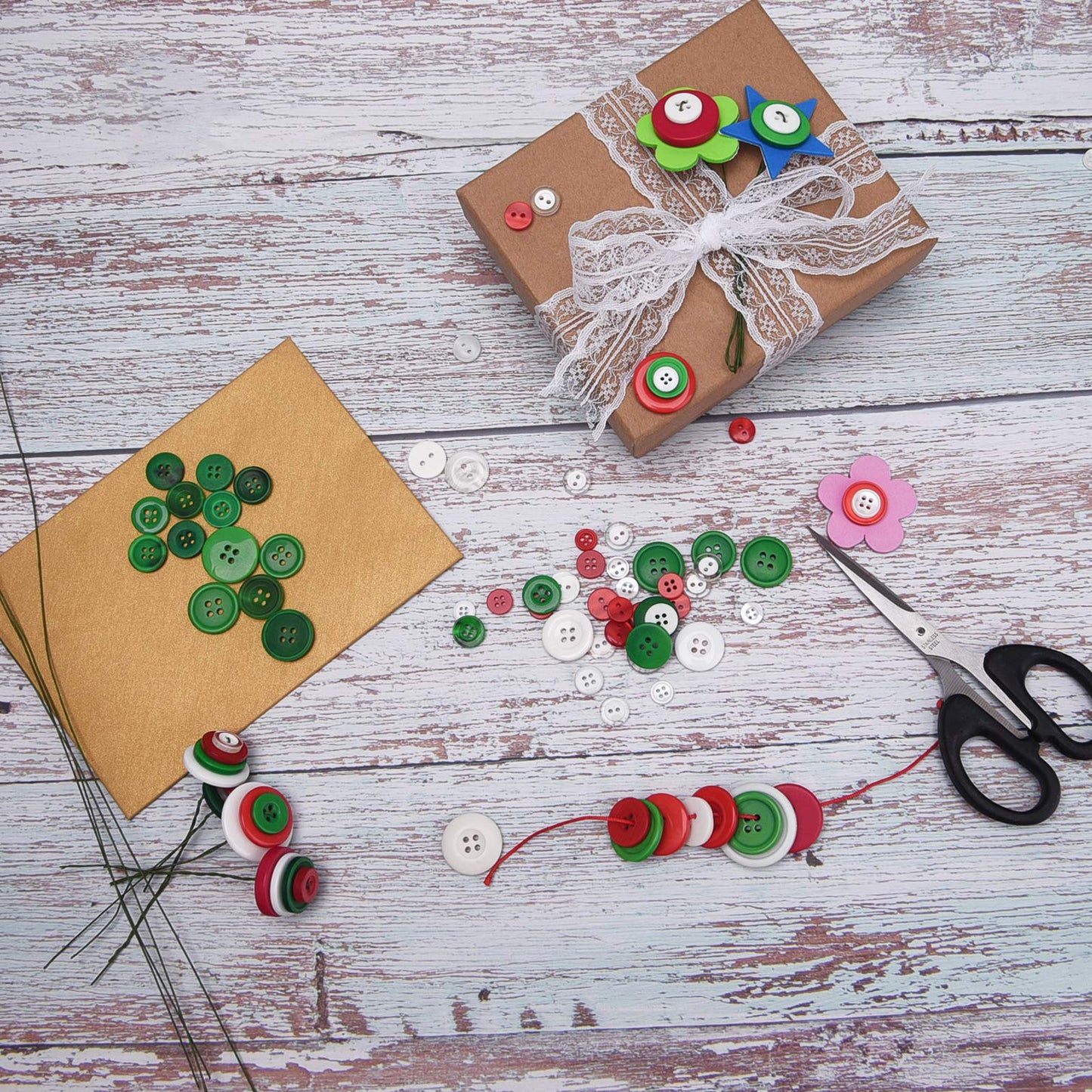 Livder 400g Christmas Craft Buttons Handmade Sewing Red Green White Button for Art Crafts Projects, DIY Decoration