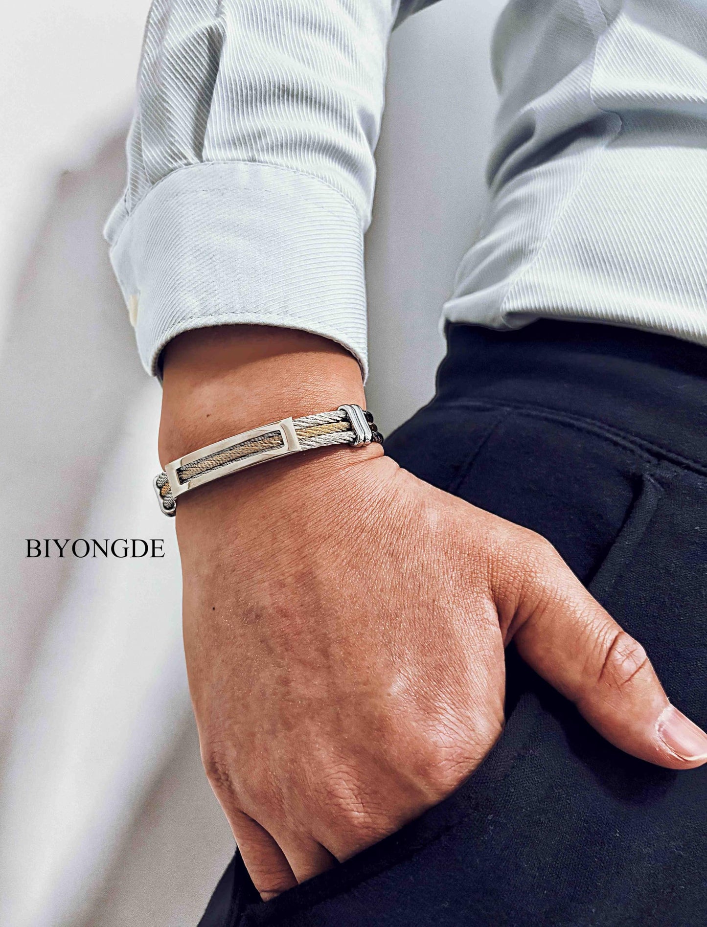 BIYONGDE Mens Stainless Steel Twisted Cable Cuff Bracelet, Open Bangle Bracelet for Unisex, Classic and Urban Style (Gold and Silver)
