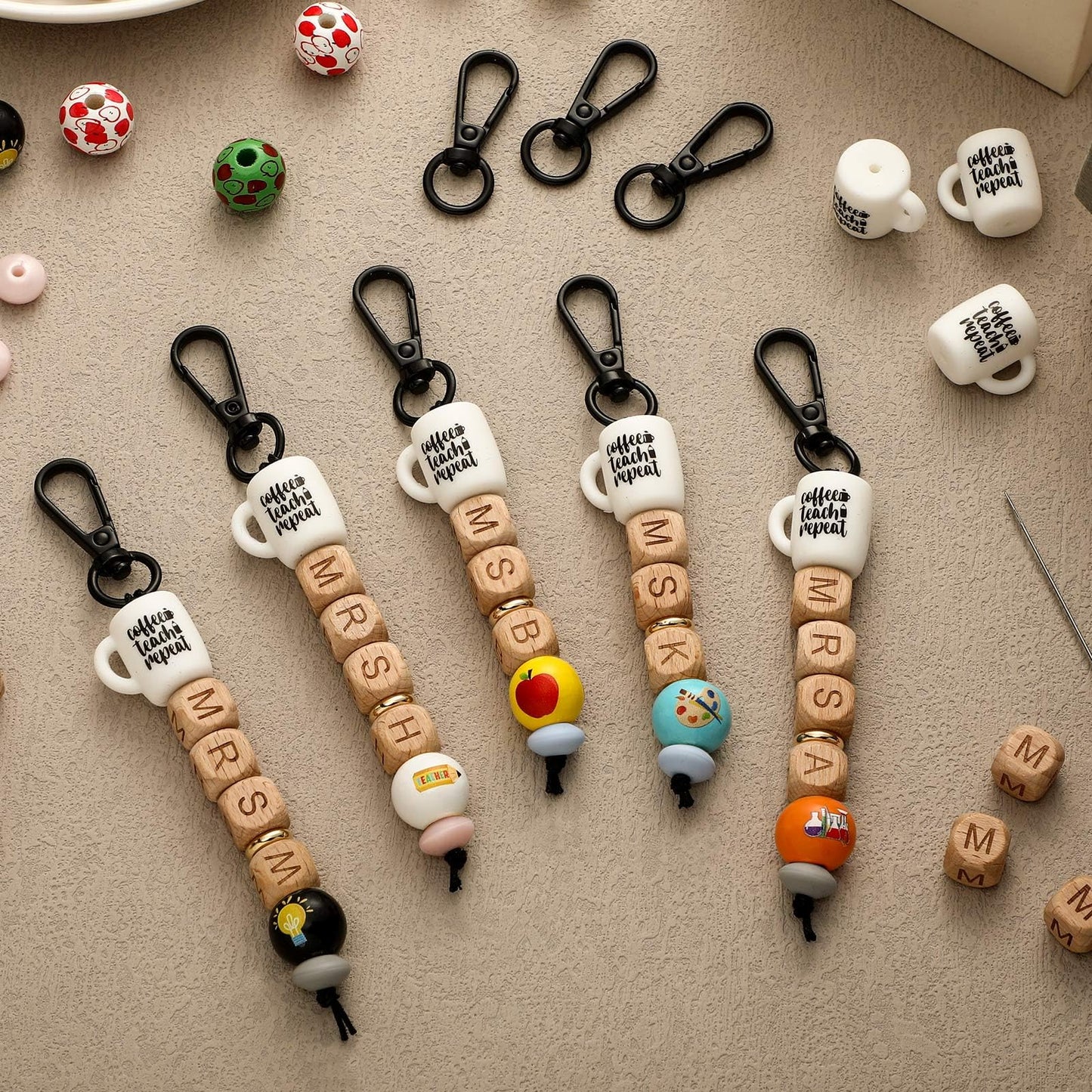 Ferreve 177 Pcs / 10 Sets Initial A to Z Teacher DIY Personalized Keychain Gift Beadable Key Chain Making Kit DIY Beaded Keychain Bar Personalized Crafts End of The Year Gift for Teachers