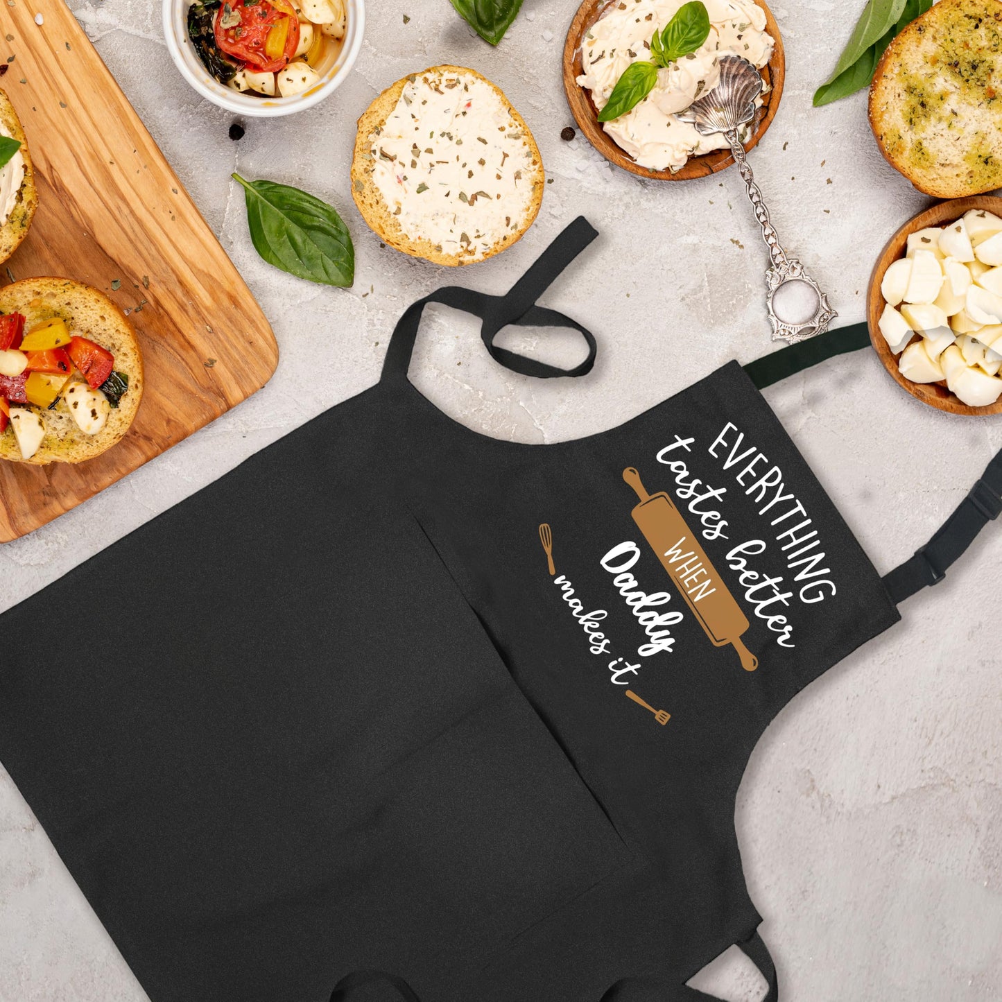 COWEB Daddy Gifts Apron, Daddy Dad Gifts for Father's Day Birthday from Daughters Sons, Father Kitchen Baking BBQ Aprons, Waterproof Adjustable Cooking Apron for Kitchen