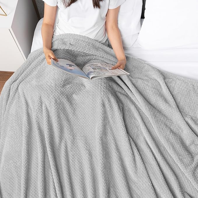 PAVILIA Soft Fleece Light Grey Throw Blanket for Couch, Lightweight Plush Warm Blankets for Bed, Fuzzy Cozy Flannel Blanket Throw for Sofa, Travel, Jacquard Pattern, Light Gray, 50x60 inch