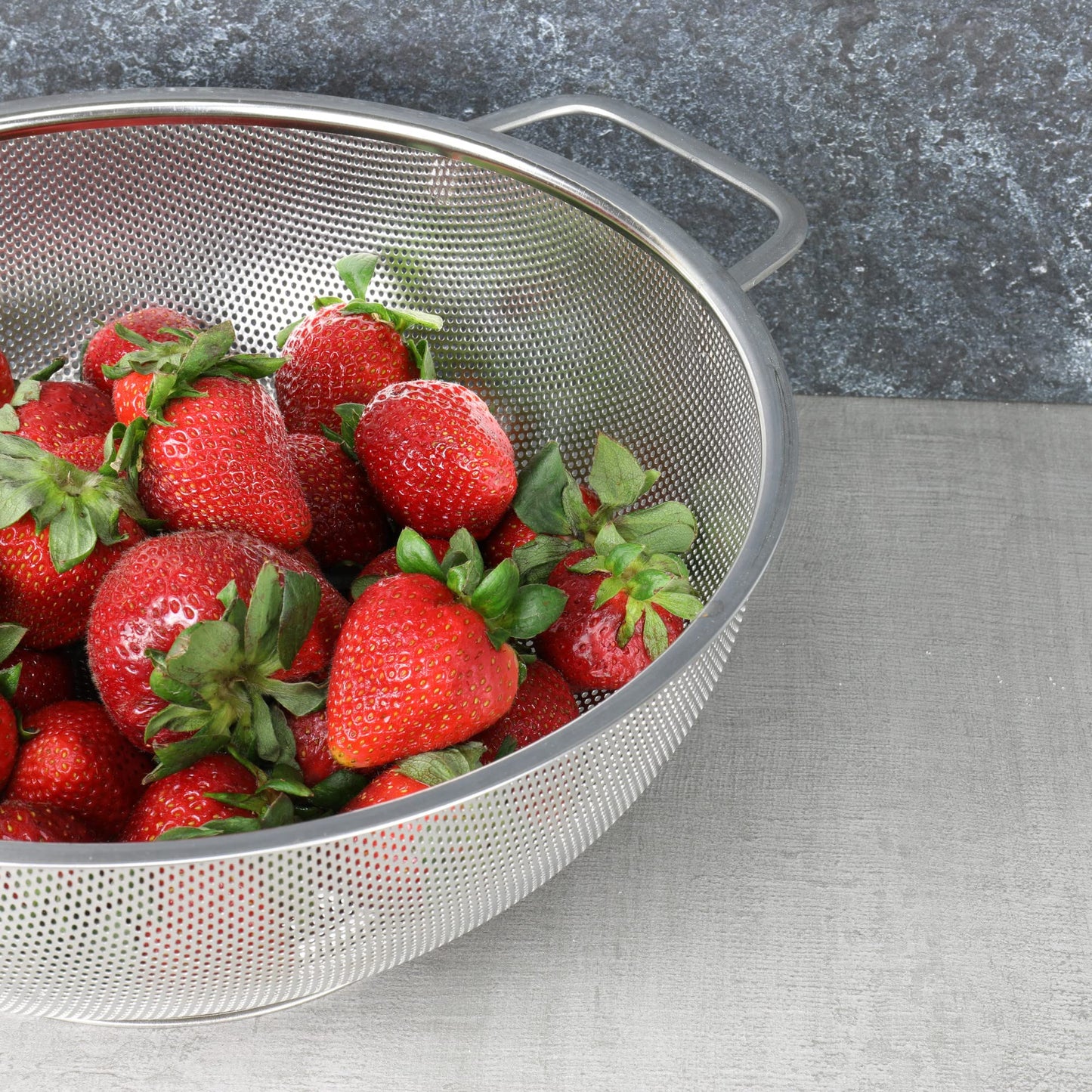 Chef Craft Quick Drain Microperforated Colander Set, 1.5 Quart, 2.5 Quart, and 5 Quart 3 Piece Set, Stainless Steel