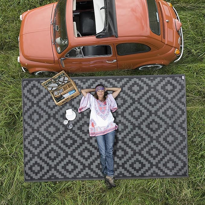 SAND MINE Waterproof Outdoor Rug 5x8 ft, Plastic Reversible Rug, Modern Area Rug, Large Floor Mat for Outdoors, RV, Patio, Backyard, Deck, Picnic, Beach, Camping, Black Grey Lattice
