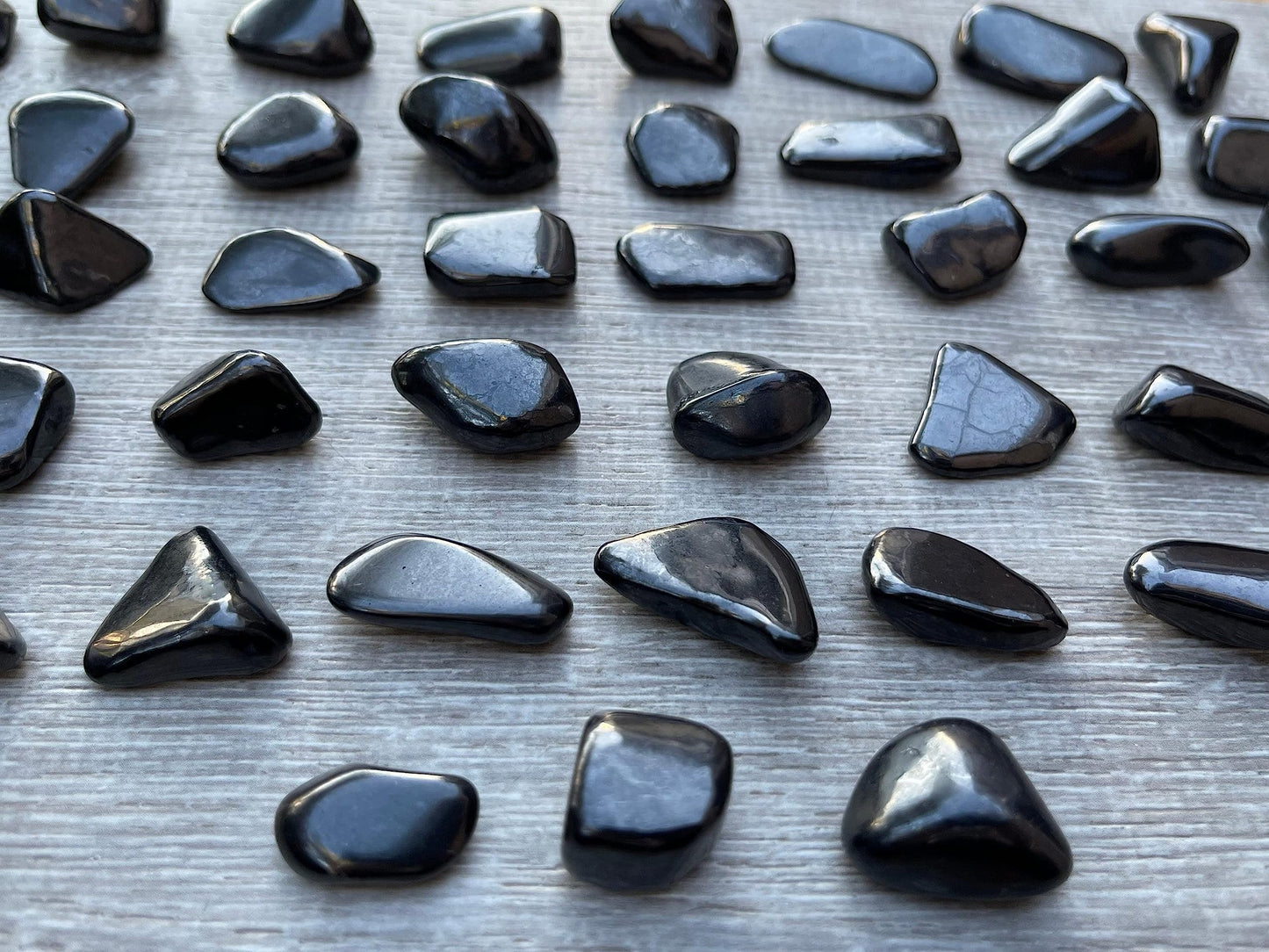 GAF TREASURES 5 Pcs Shungite Tumbled Stones, Polished Natural Shungite Gemstone, Shungite Healing Crystals (Shungite)