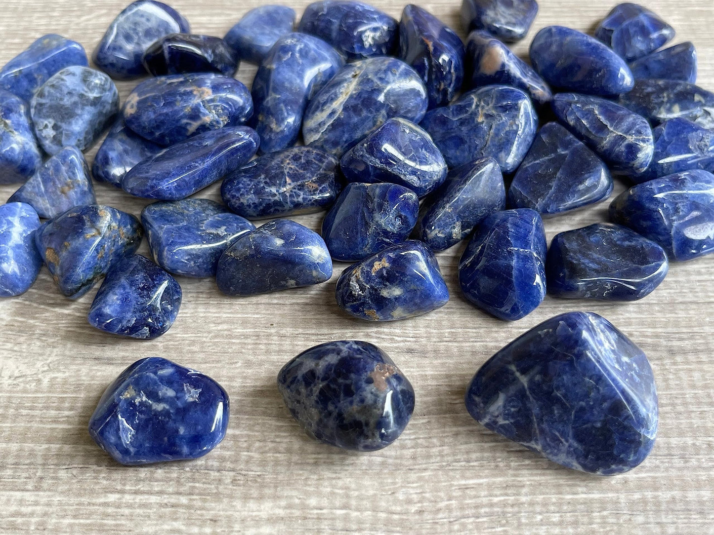 GAF TREASURES 5 Pcs Sodalite Tumbled Stones, Polished Sodalite Gemstone, Healing Crystals (Sodalite)