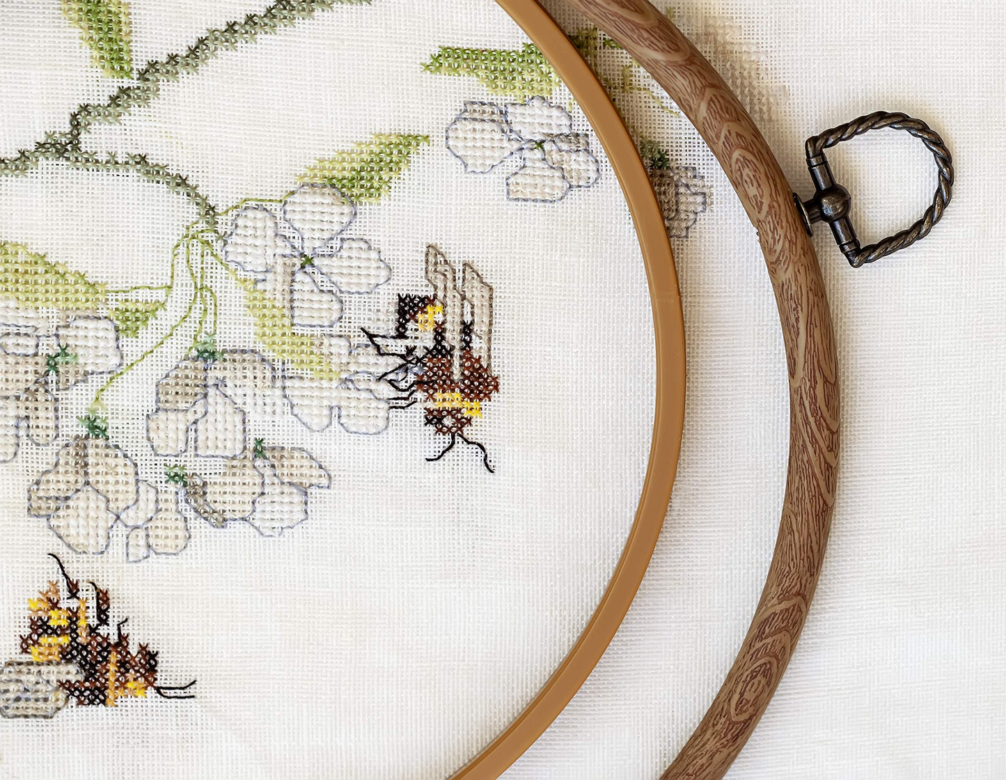 Celley Embroidery Hoops, Oval Wood-Look, 3 Pcs (Wood-Look, 7.3 X 5.8 Inches)