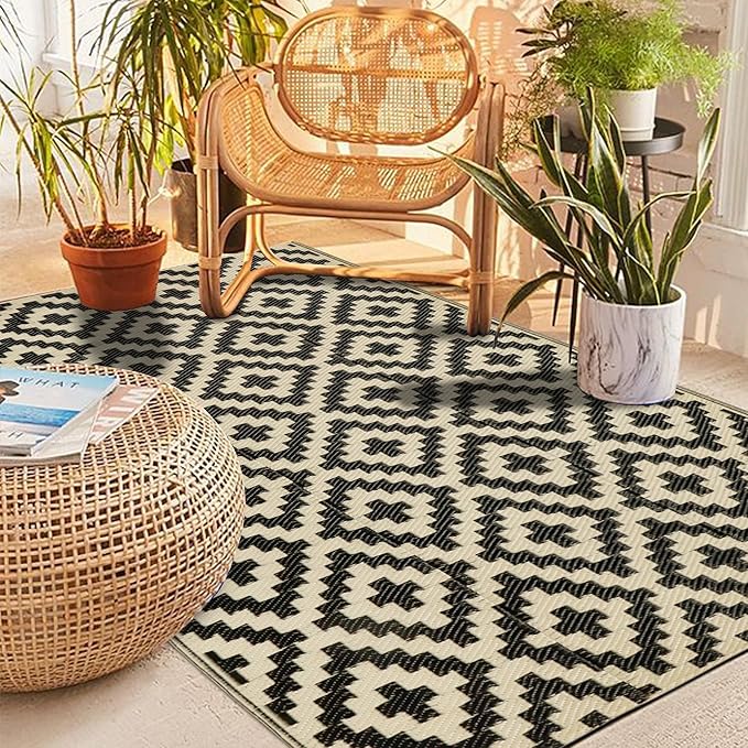 SAND MINE Reversible Mats, Plastic Straw Rug, Modern Area Rug, Large Floor Mat and Rug for Outdoors, RV, Patio, Backyard, Deck, Picnic, Beach, Trailer, Camping (3' x 5', Black & Beige Lattice)