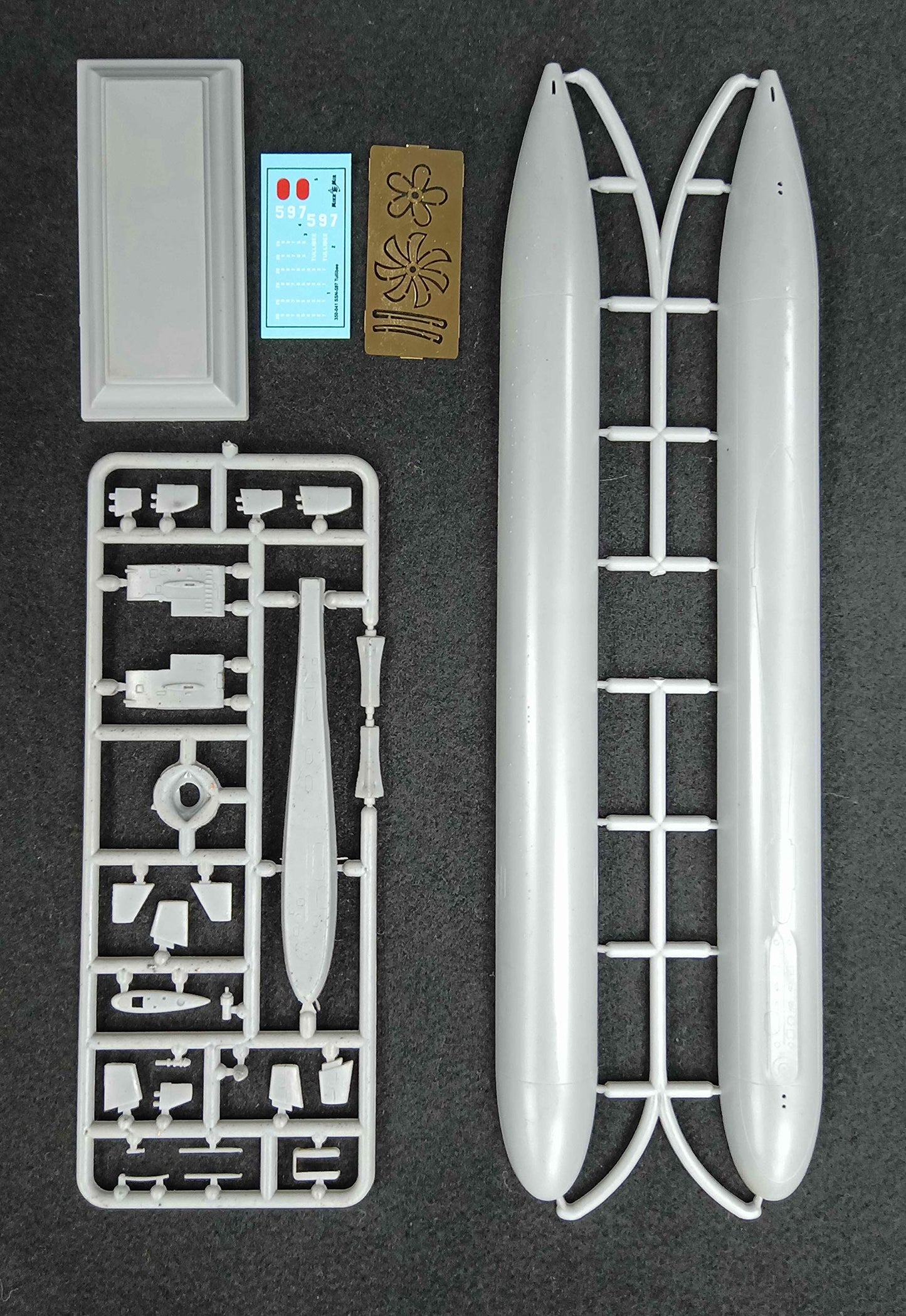 Mikro Mir 350-041 - 1/350 - SSN-597 Tullibee. US Military Boat. Scale Model kit