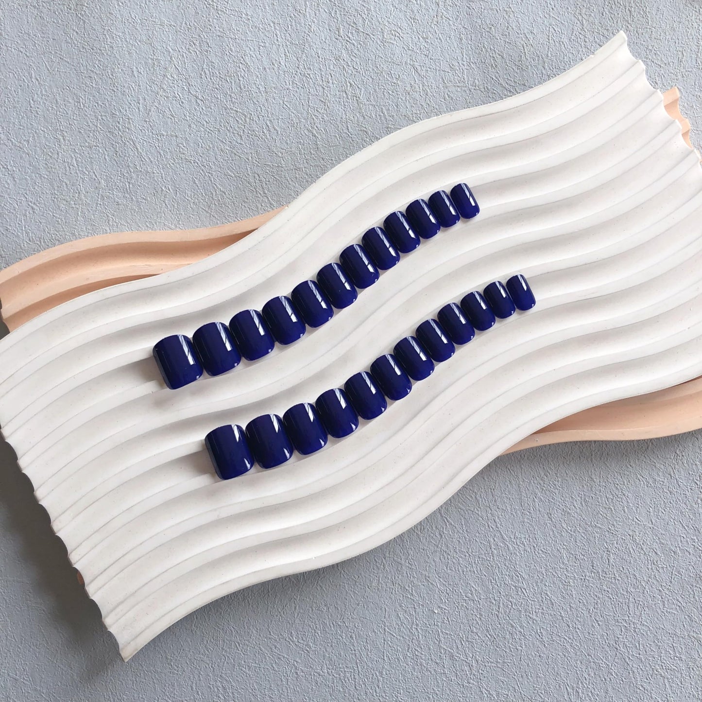 XCREANDO Dark Blue Press on Nails Short Square Fake Nails Glue on Short Square Press ons, Acrylic False Glue on Nail Stick on for Women and Girls 24PCS