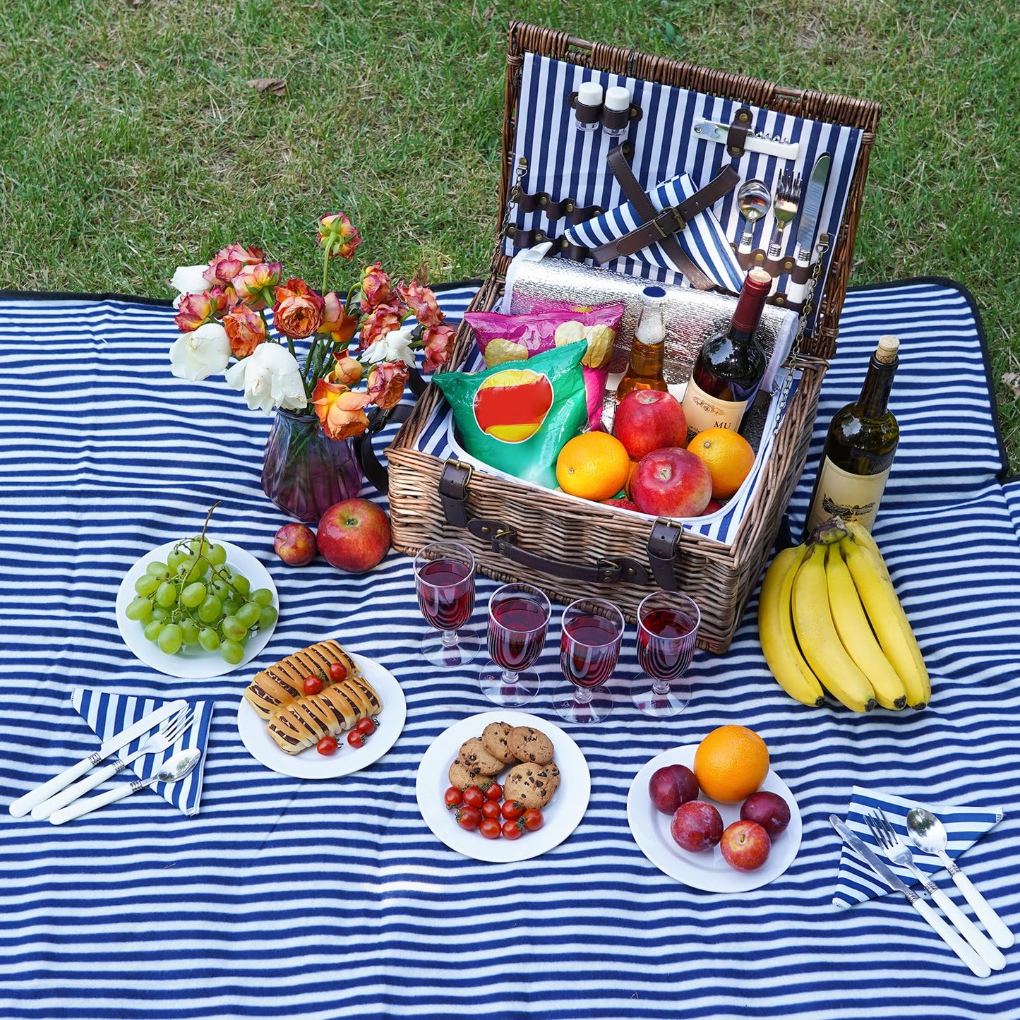 Picnic Basket for 4 Persons - Baskets with Cooler and Picnic Blanket, Classical Wicker Picnic Basket with Waterproof & Sand-Proof Beach Mat,Willow Hamper Service Gift Set