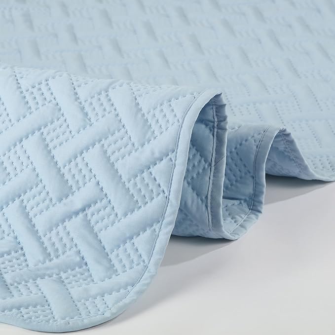 Serta ComfortSure Pinsonic Quilt Set King/Cal King Bedding Set in Light Blue