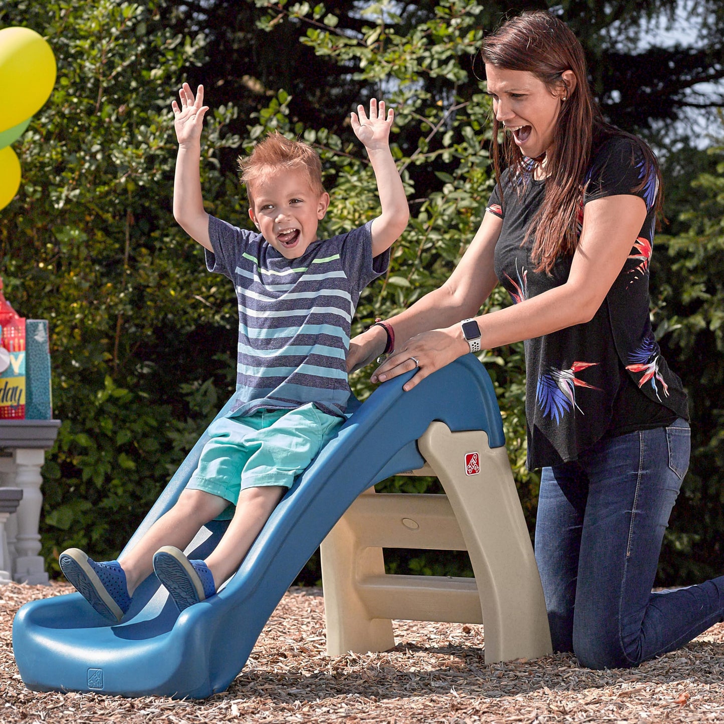 Step2 Play & Fold Junior Slide, Kids Indoor/Outdoor Play Slide, Backyard Playground Set, Easy Grip, Wide Ladder, Outside Jungle Gym, For Toddlers 1.5-4 Years Old