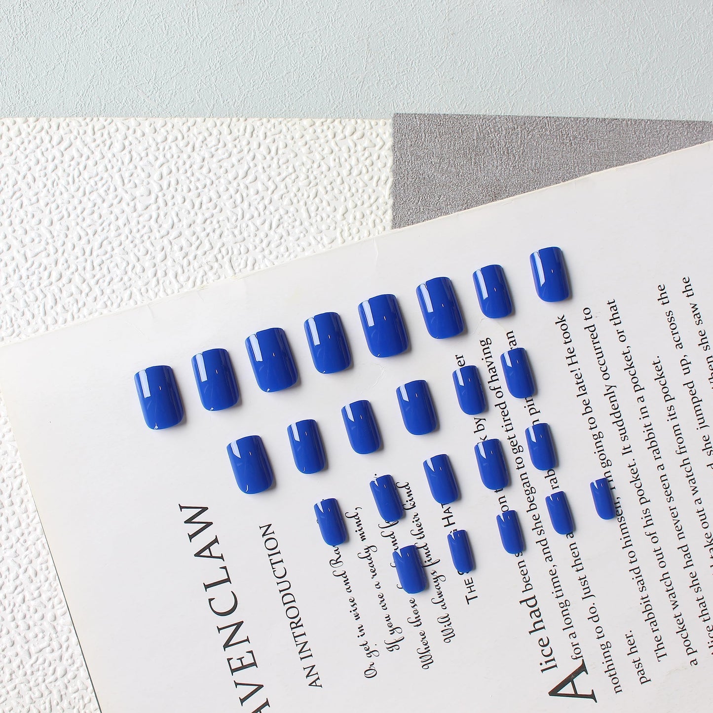 KQueenest Royal Blue Press on Nails Short Medium Square Glue on Nails Set, Solid Dark Fake Nails Short Coffin Acrylic Nails Press on Reusable Gel Nails for Women Finger Decoration in 24 Pcs