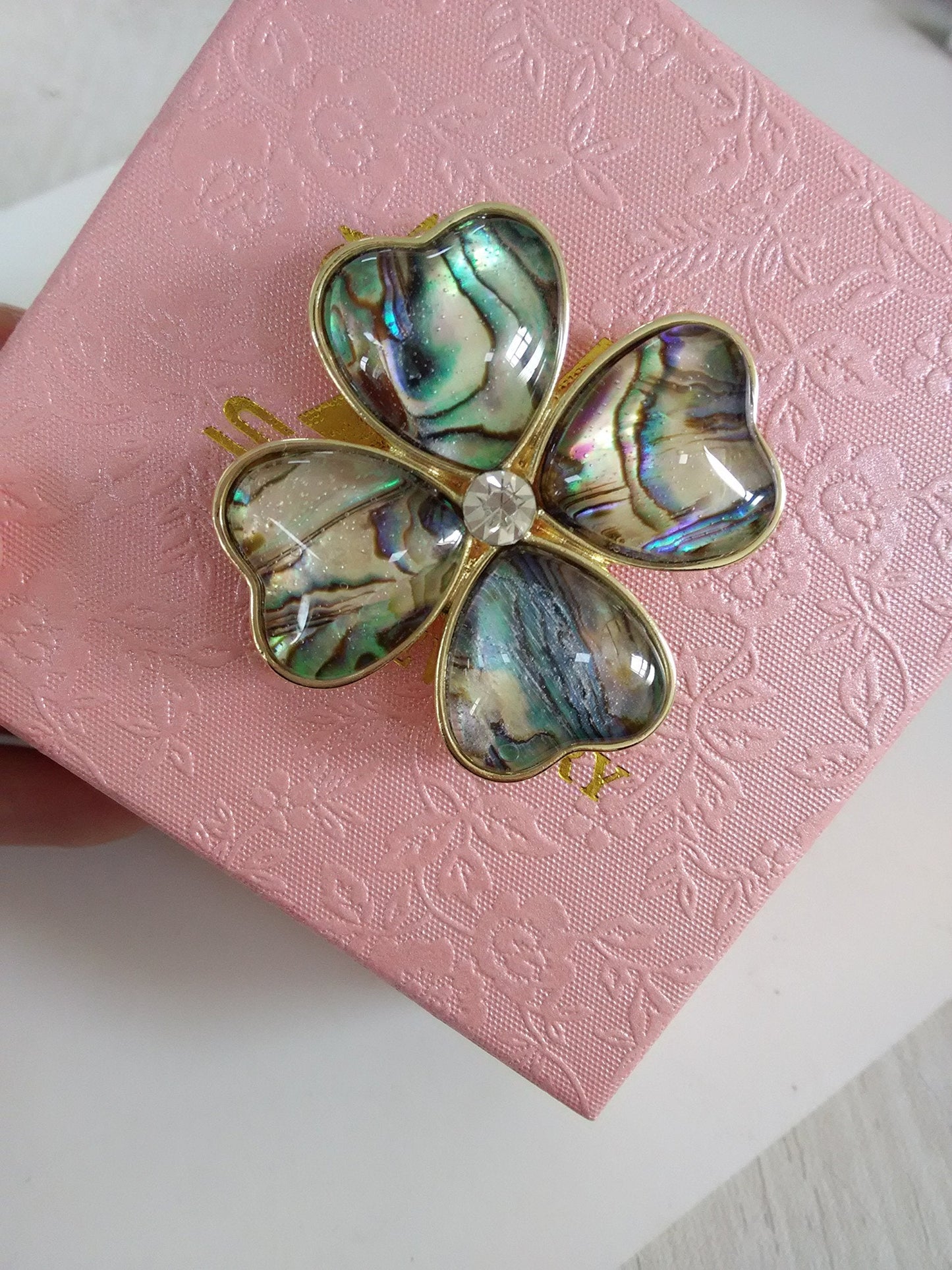 SENFAI Four Heart Leaf Abalone Shell Flower Magnetic Clip Holder Brooch Jewelry (Gold)