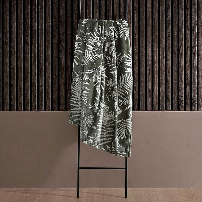 Eddie Bauer - Full/Queen Blanket, Ultra Plush Bedding, Lightweight Home Decor for All Seasons (Fern Garden Green, Full/Queen)