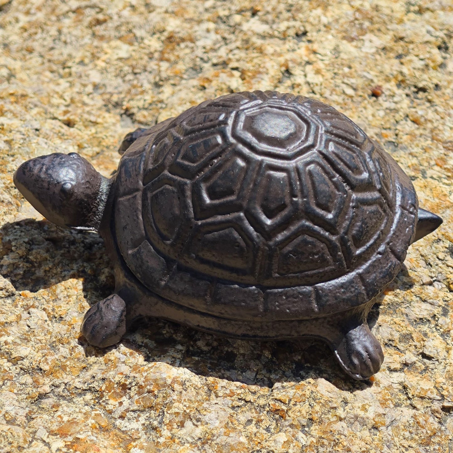 SUYAUU Spare Key Hider Turtle Shape, Brown Cast Iron Turtle Key Hidden Garden Decoration Safe Holder for Outdoor Yard Patio, Indoor Home Small Gift Box