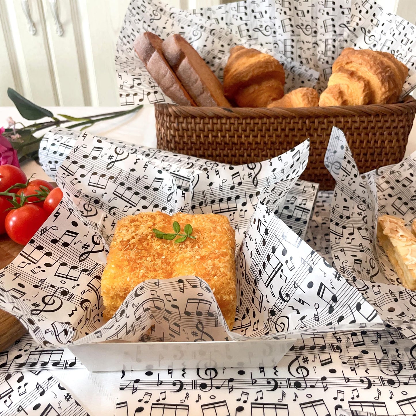 Suiwen 150 Black and White Music Note Patterned Wax Paper, Food Picnic Paper, Greaseproof Paper, Waterproof Dry Hamburger Liners Wrapping Tissue for Plastic Food Basket