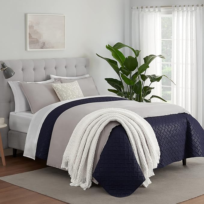 Serta ComfortSure Soft 3-Piece King/ Cal King Quilt Bedding Set, Includes Bedspread/Coverlet and Pillow Shams, Bedding for All Seasons, Machine Washable, Navy