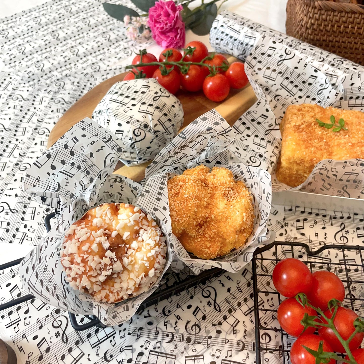 Suiwen 150 Black and White Music Note Patterned Wax Paper, Food Picnic Paper, Greaseproof Paper, Waterproof Dry Hamburger Liners Wrapping Tissue for Plastic Food Basket