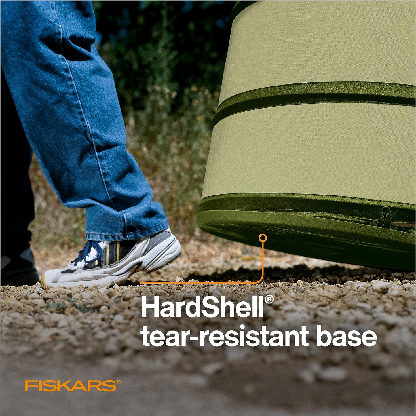 Fiskars Kangaroo Collapsible Garden Bag with Heavy Duty Hardshell Bottom for Yard Waste, 30 Gallon Reusable Container for Lawn Care and Gardening