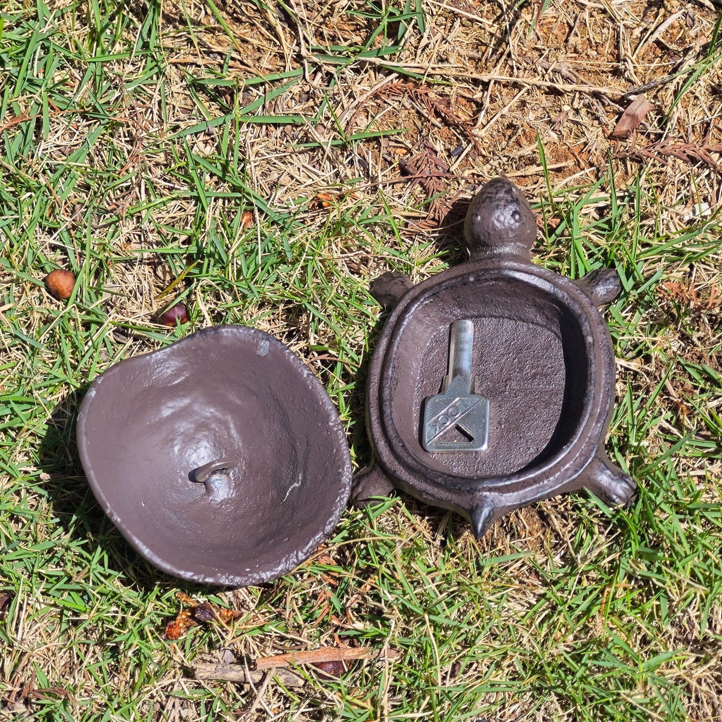 SUYAUU Spare Key Hider Turtle Shape, Brown Cast Iron Turtle Key Hidden Garden Decoration Safe Holder for Outdoor Yard Patio, Indoor Home Small Gift Box