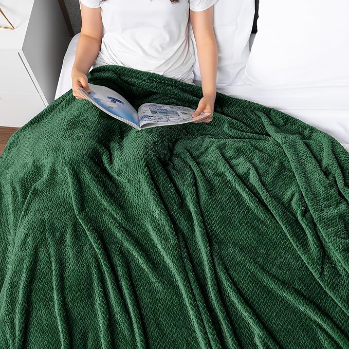 PAVILIA Soft Fleece Forest Green Throw Blanket for Couch, Lightweight Plush Warm Blankets for Bed, Fuzzy Cozy Flannel Blanket Throw for Sofa, Travel, Jacquard Pattern, Emerald Green, Twin, 60x80 inch