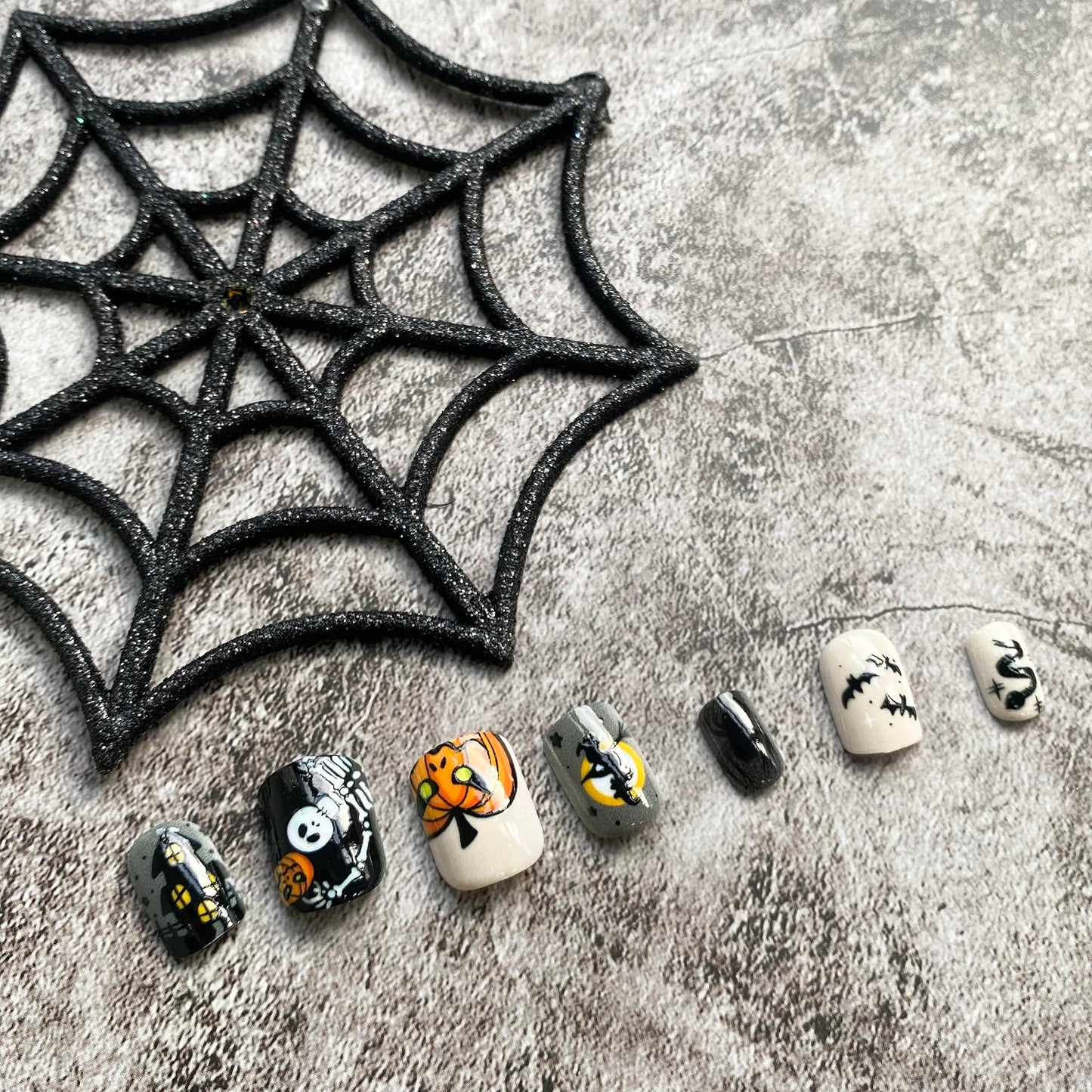 Halloween Press on Nails Short Fake Nails Full Cover Black Nude Grey False Nails with Snake Spider Web Bat Pumpkin Castle Skeleton Designs Acrylic Nails Stick on Nails for Women Manicure24pcs