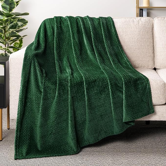 PAVILIA Soft Fleece Forest Green Throw Blanket for Couch, Lightweight Plush Warm Blankets for Bed, Fuzzy Cozy Flannel Blanket Throw for Sofa, Travel, Jacquard Pattern, Emerald Green, 50x60 inch