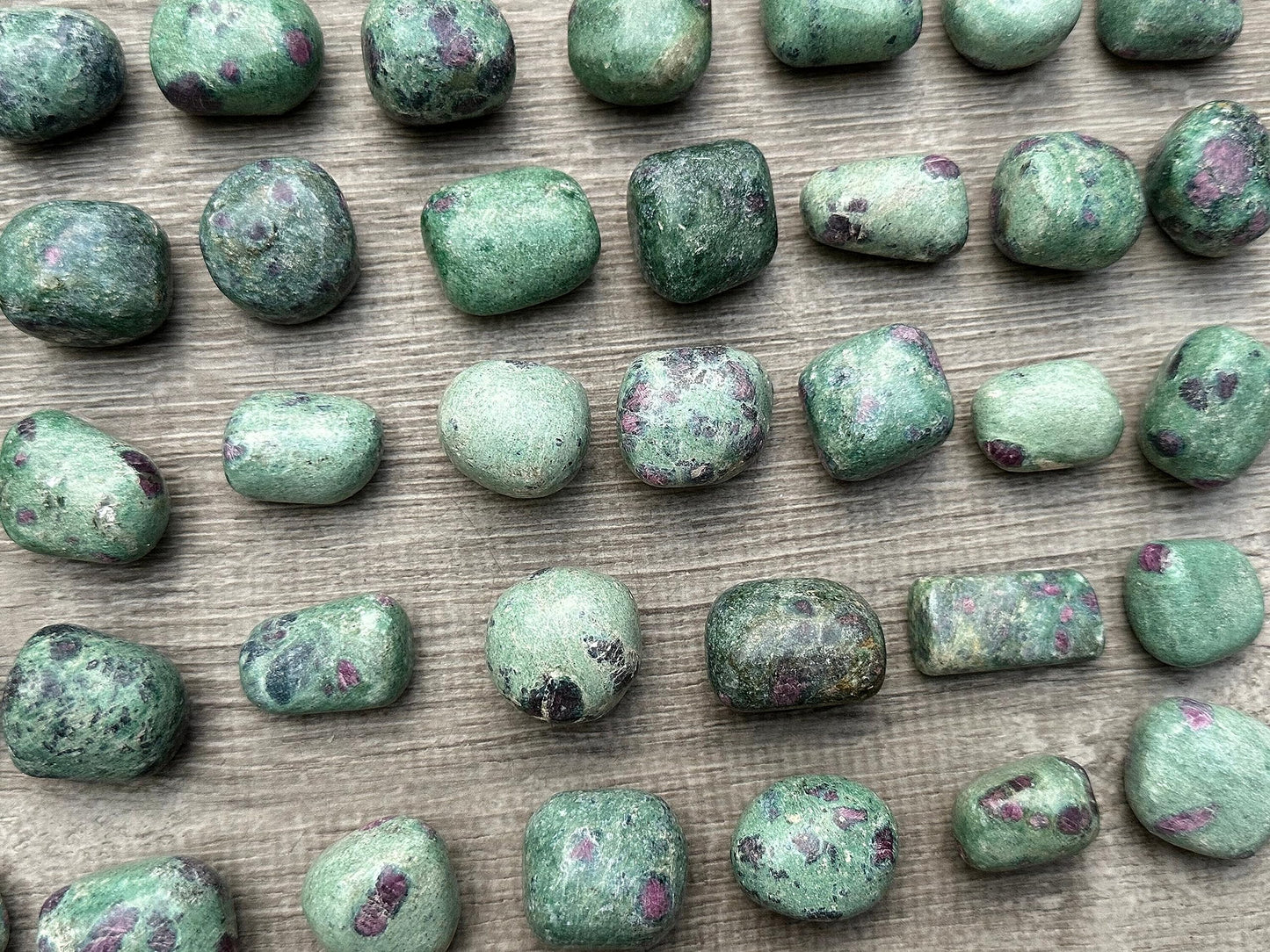 GAF TREASURES 5 Pcs Ruby Fuchsite Tumbled Stones, Polished Natural Gemstone, Healing Crystals